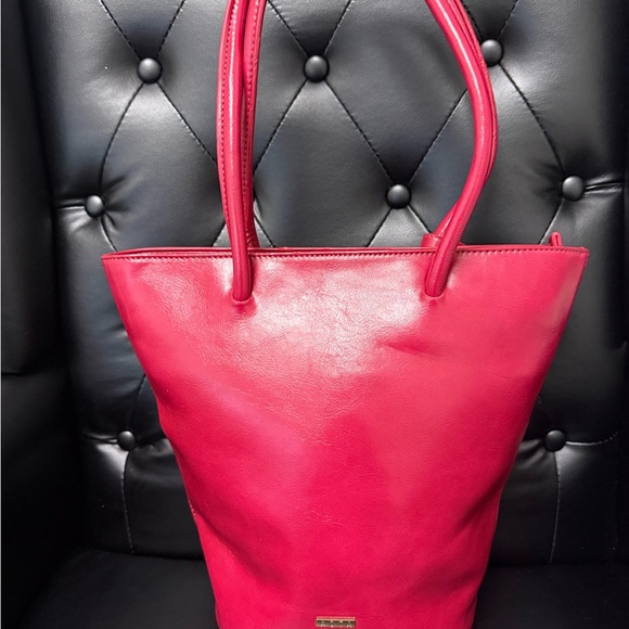 Stunning Vegan “Leather like” Bucket Bag by AOTA in pinkish reddish color - Picture 8 of 15